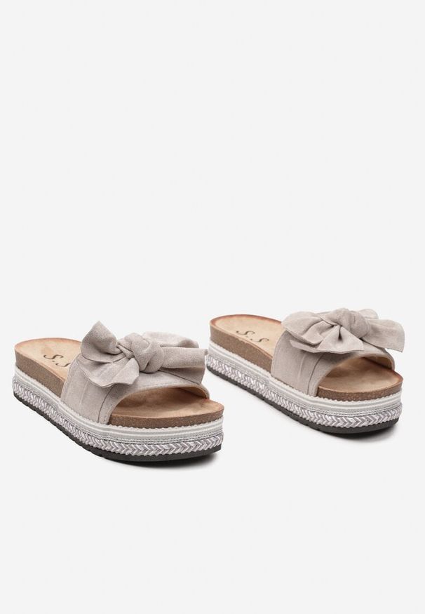 Born2be - Szare Płaskie Klapki w Stylu Boho Ozdobione Kokardą Fieanna. Okazja: na co dzień. Kolor: szary. Materiał: len. Wzór: aplikacja. Sezon: lato. Styl: boho