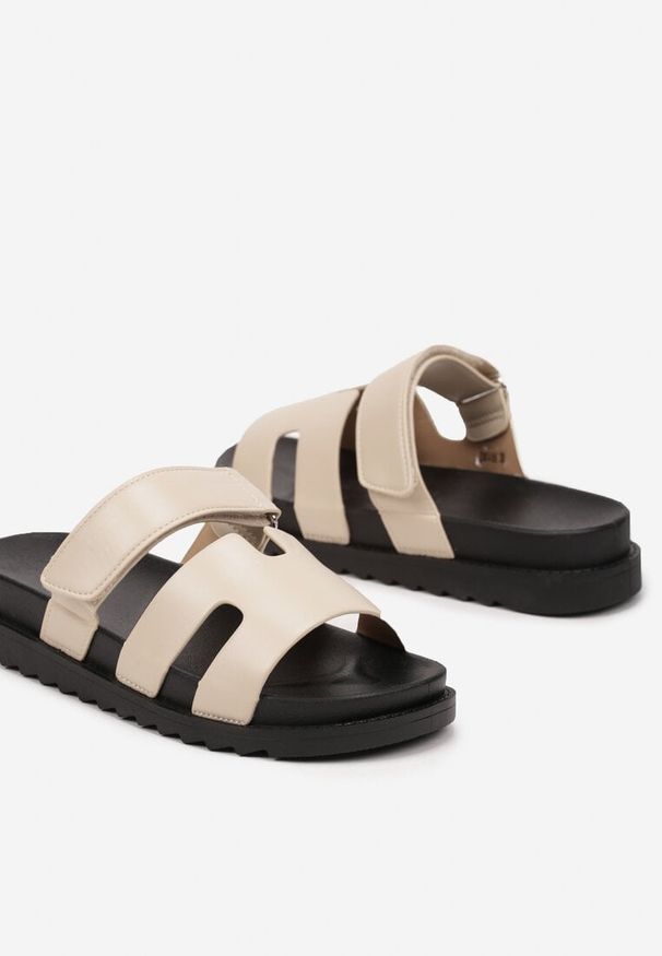 Born2be - Beżowe Klapki na Grubej Podeszwie Ozdobione Wycięciami Faneora. Okazja: na co dzień. Kolor: beżowy. Materiał: jeans. Wzór: aplikacja. Obcas: na platformie. Styl: casual