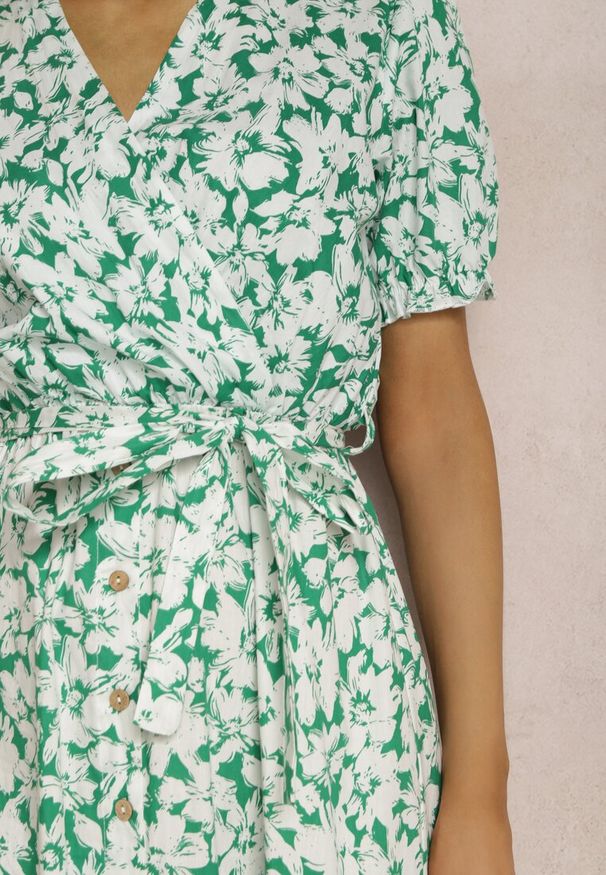 Renee - Zielona Sukienka z Bawełny Andrilla. Kolor: zielony. Materiał: bawełna. Długość rękawa: krótki rękaw. Wzór: kwiaty. Typ sukienki: kopertowe. Długość: midi