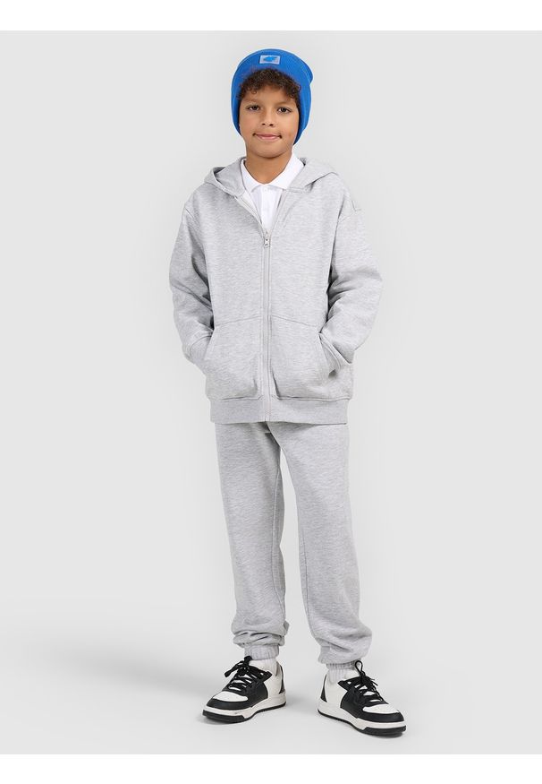 4f - 4F Bluza dresowa rozpinana z kapturem chłopięca - szara 122 (6-7 lat). Okazja: na co dzień. Typ kołnierza: kaptur. Kolor: szary. Materiał: dresówka. Wzór: ze splotem, gładki. Sezon: lato. Styl: casual, sportowy
