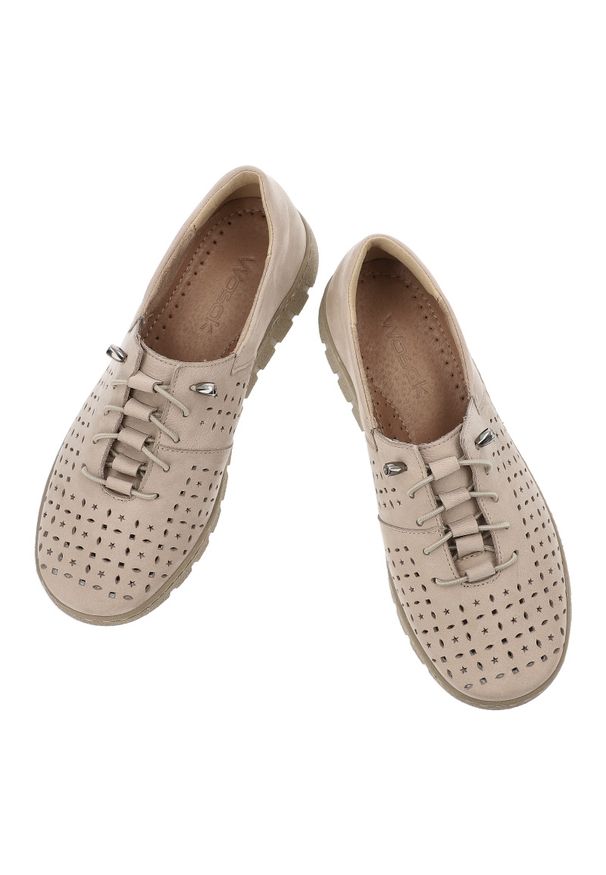 Półbuty damskie Wasak, skóra naturalna perforowana cholewka sznurowany fason elastyczna lekka podeszwa okrągły nosek, beżowe, 0810. Okazja: na co dzień. Nosek buta: okrągły. Zapięcie: sznurówki. Kolor: beżowy. Materiał: skóra. Szerokość cholewki: normalna. Styl: casual, klasyczny