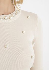 Born2be - Beżowy Sweter w Perły i Cyrkonie Stesia. Kolor: beżowy. Sezon: jesień, zima #5