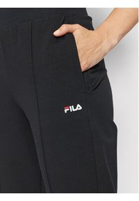 Fila Spodnie dresowe Burgas FAW0118 Czarny Regular Fit. Kolor: czarny. Materiał: bawełna, dresówka #5