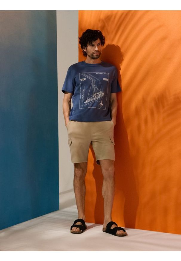 Sinsay - Szorty slim cargo - beżowy. Kolor: beżowy