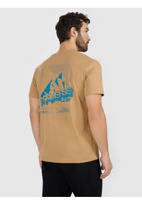 4f - 4F T-shirt regular z nadrukiem męski - beżowy L. Okazja: na co dzień. Kolor: beżowy. Materiał: bawełna, dzianina. Długość rękawa: krótki rękaw. Długość: krótkie. Wzór: nadruk. Styl: casual #1