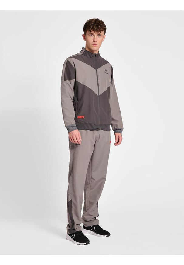 Kurtka Hummel Grid Walk Out. Kolor: wielokolorowy, szary, czarny, zielony. Sport: piłka nożna