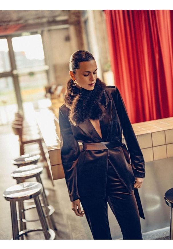 Reserved - Welurowa marynarka - brązowy. Kolor: brązowy. Materiał: welur