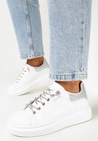 Born2be - Biało-Srebrne Sneakersy Naimasa. Nosek buta: okrągły. Kolor: biały. Materiał: skóra ekologiczna. Szerokość cholewki: normalna. Wzór: jednolity, gładki #1