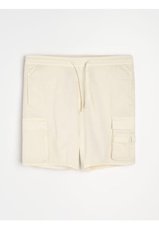 Sinsay - Bawełniane szorty cargo - kremowy. Kolor: kremowy. Materiał: bawełna
