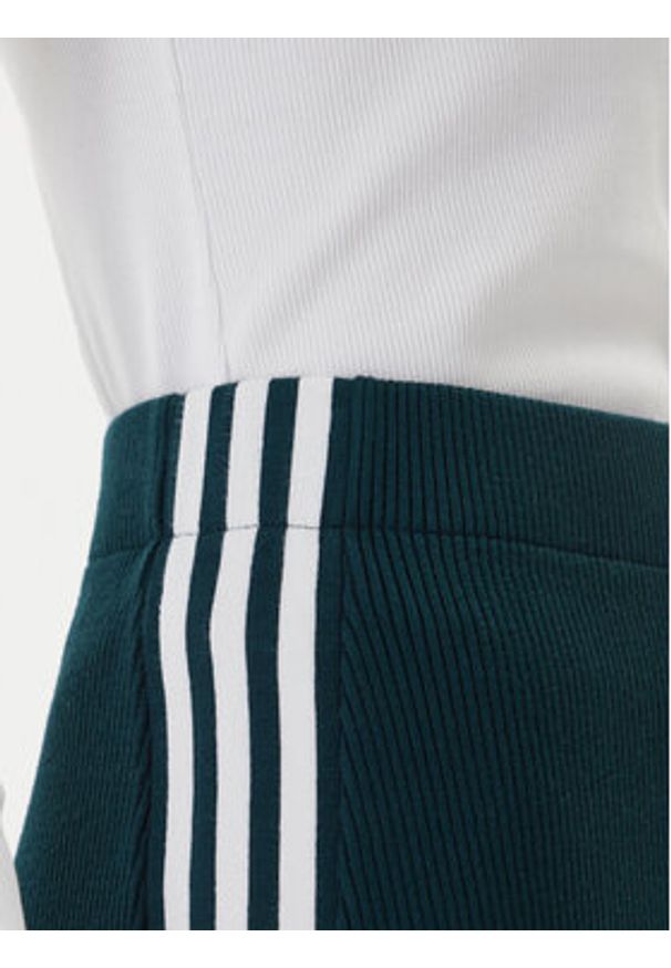 Adidas - adidas Spódnica ołówkowa adicolor Knit 3-Stripes JW2662 Zielony Regular Fit. Kolor: zielony. Materiał: wiskoza