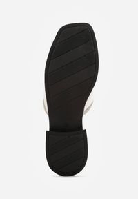 Renee - Białe Klapki Vices z Cyrkoniami Tilindrea. Kolor: biały. Wzór: aplikacja. Styl: elegancki #8