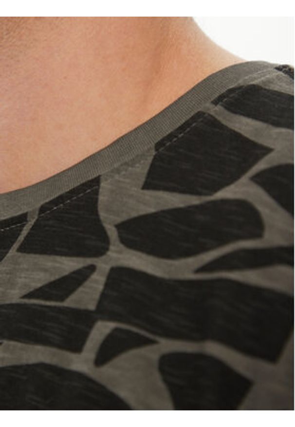 INDICODE T-Shirt Avarua 41-102 Czarny Regular Fit. Kolor: czarny