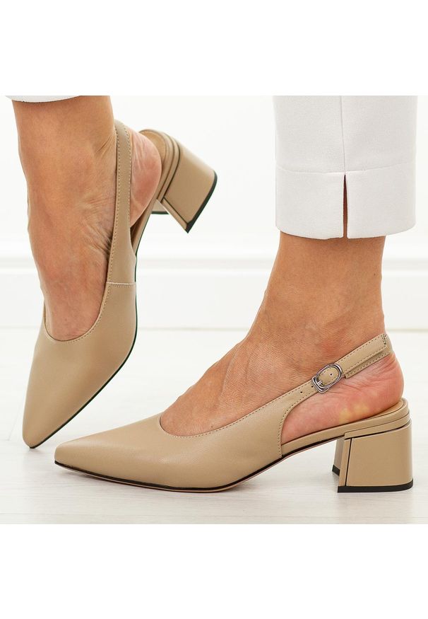 Beżowe skórzane czółenka damskie Cambell 98335. Okazja: na spotkanie biznesowe. Kolor: beżowy. Materiał: skóra. Szerokość cholewki: normalna. Sezon: wiosna, lato. Obcas: na obcasie. Styl: wizytowy, klasyczny, biznesowy, elegancki. Wysokość obcasa: średni