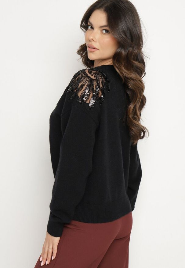 Born2be - Czarny Sweter z Siateczkowymi Wstawkami z Cekinami Perełkami i Koralikami Evoriana. Okazja: na co dzień. Kolor: czarny. Materiał: jeans. Styl: glamour, elegancki, casual
