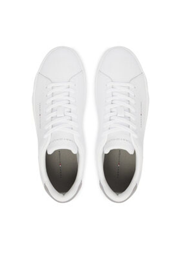 TOMMY HILFIGER - Tommy Hilfiger Sneakersy Th Court Core Ess Leather FM0FM05367 Biały. Kolor: biały. Materiał: skóra