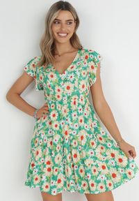 Born2be - Jasnozielona Sukienka Mini z Wiskozy z Gumką w Pasie i Falbankami Nidi. Typ kołnierza: kołnierz z falbankami. Kolor: zielony. Materiał: wiskoza. Długość: mini #3