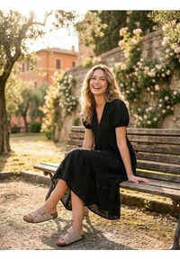 Sinsay - Bawełniana ażurowa sukienka midi z marszczeniem - czarny. Kolor: czarny. Materiał: bawełna. Wzór: ażurowy. Długość: midi #1