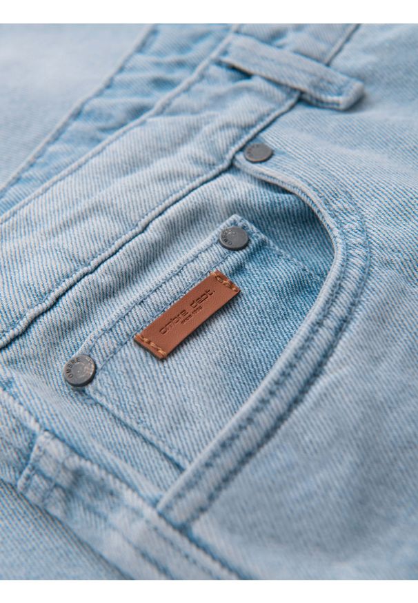 Ombre Clothing - Spodnie jeansowe męskie CARROT FIT z przetarciami – jasnoniebieskie V1 - Rozmiar: XXL. Okazja: na co dzień. Kolor: niebieski. Materiał: jeans. Wzór: aplikacja. Styl: klasyczny, casual
