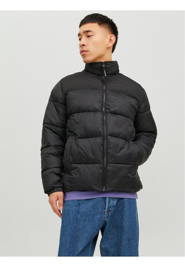 Jack & Jones Kurtka zimowa 12235860 Czarny Regular Fit. Kolor: czarny. Materiał: syntetyk. Sezon: zima