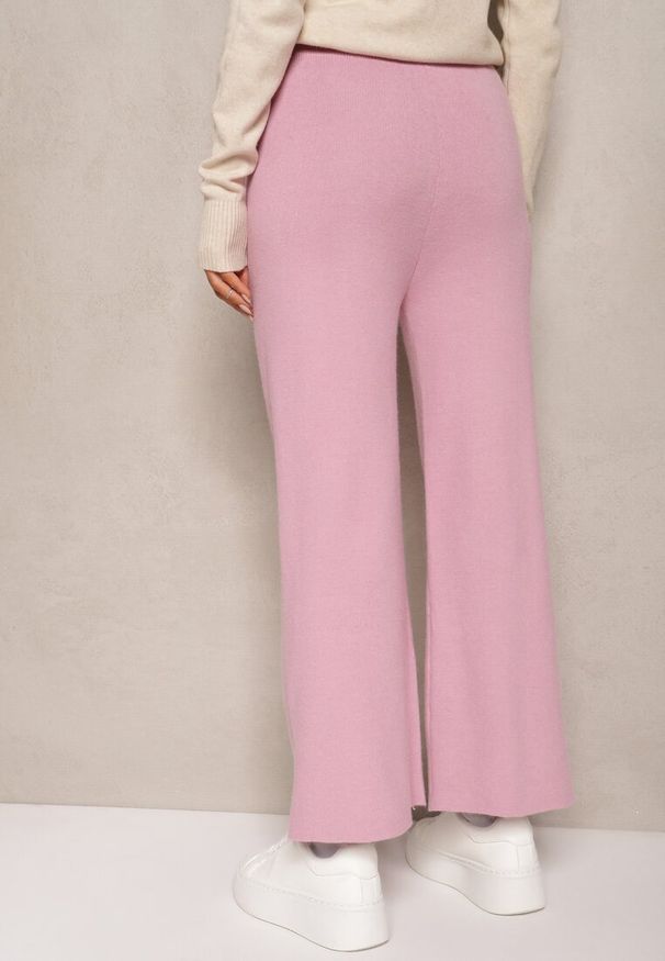 Renee - Różowe Spodnie o Szerokim Kroju High Waist z Cyrkoniami i Gumką w Pasie Loreitha. Okazja: na co dzień. Stan: podwyższony. Kolor: różowy. Materiał: zamsz, satyna. Wzór: aplikacja. Styl: casual