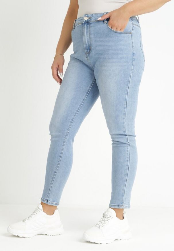 Born2be - Jasnoniebieskie Jeansy Skinny Push-Up Lilien. Kolor: niebieski. Wzór: aplikacja