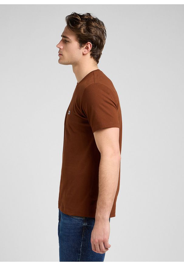Lee - MESKA KOSZULKA LEE SS PATCH LOGO TEE LUXE BROWN 112370498
