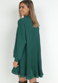 Born2be - Zielona Sukienka Plisowana Koszulowa Volno. Kolor: zielony. Materiał: tkanina. Sezon: zima. Typ sukienki: koszulowe #4