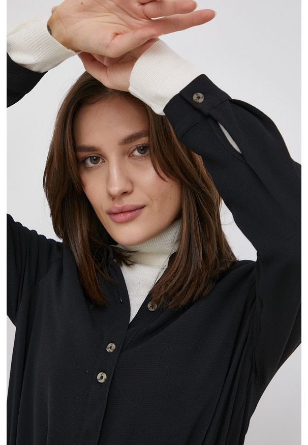 Vero Moda - Sukienka. Okazja: na co dzień. Kolor: czarny. Materiał: tkanina, poliester. Długość rękawa: długi rękaw. Typ sukienki: proste. Styl: casual