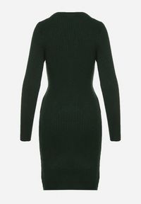 Born2be - Ciemnozielona Dopasowana Sukienka z Prążkowanej Dzianiny z Bawełną Tesmera. Okazja: na spotkanie biznesowe, do pracy, na co dzień. Kolor: zielony. Materiał: dzianina, prążkowany, bawełna. Styl: casual, biznesowy #7