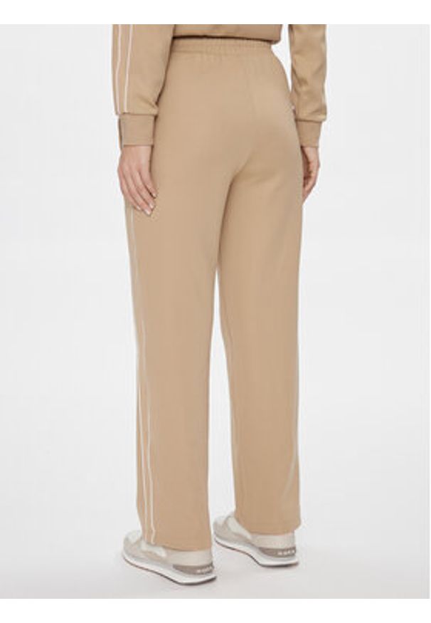 Puma Spodnie dresowe T7 624212 Beżowy Relaxed Fit. Kolor: beżowy. Materiał: bawełna, syntetyk