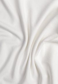 Renee - Biały Dopasowany T-shirt z Wiskozy z Dekoltem w Łódkę Vivianna. Typ kołnierza: dekolt w łódkę. Kolor: biały. Materiał: wiskoza #3