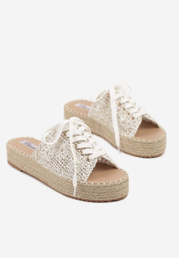 Born2be - Białe Tweedowe Klapki na Plecionej Podeszwie ze Sznurowaną Cholewką Nevenisse. Kolor: biały. Sezon: lato. Styl: klasyczny