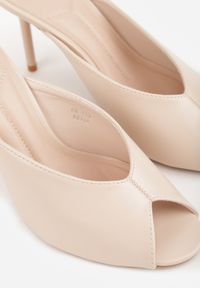 Born2be - Beżowe Klapki na Szpilce Ozdobione Wyciętą Cholewką Berineli. Kolor: beżowy. Materiał: jeans. Wzór: aplikacja. Obcas: na szpilce #3