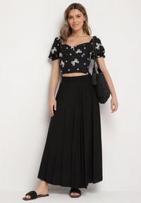Born2be - Czarna Wiskozowa Rozkloszowana Spódnica Lunisenia. Okazja: na co dzień. Kolor: czarny. Materiał: wiskoza. Sezon: wiosna. Styl: klasyczny, elegancki, casual #5