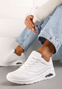 Born2be - Białe Sneakersy na Podeszwie z Amortyzacją i Sznurowaniem Dilletia. Zapięcie: sznurówki. Kolor: biały. Materiał: jeans, bawełna. Wzór: aplikacja #3