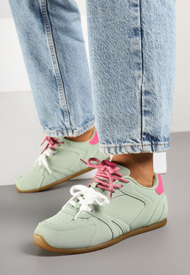 Renee - Jasnozielone Sneakersy Ozdobione Przeszyciami i Podwójnym Sznurowaniem Telisaria. Okazja: na co dzień. Zapięcie: sznurówki. Kolor: zielony. Materiał: jeans. Wzór: aplikacja
