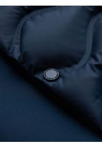 Ombre Clothing - Kurtka męska bomberka z pikowanym wzorem – granatowa V2 - Rozmiar: XL. Typ kołnierza: kołnierzyk stójkowy. Kolor: niebieski. Materiał: syntetyk, poliester, materiał. Wzór: aplikacja, nadruk. Styl: sportowy, elegancki #4