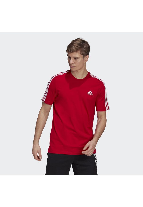 Adidas - T-Shirt De Ginástica Em Algodão Homem Essentials 3 S Vermelho. Kolor: czerwony. Długość rękawa: krótki rękaw. Długość: krótkie