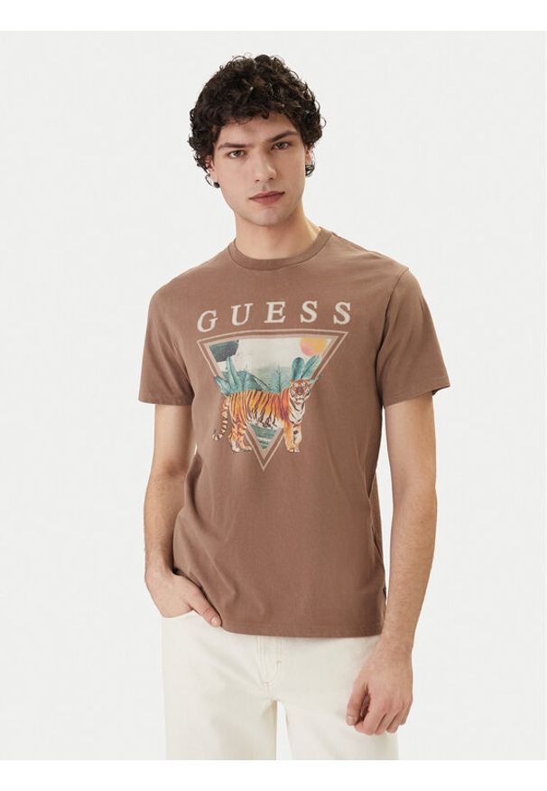Guess T-Shirt M6GI33 K3310 Brązowy Regular Fit. Kolor: brązowy. Materiał: bawełna