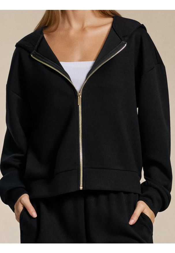 Sinsay - Rozpinana bluza z kapturem soft touch - czarny. Typ kołnierza: kaptur. Kolor: czarny. Materiał: wiskoza, dzianina