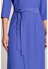 Stylove - Elegancka sukienka midi z dekoltem V i rozcięciem niebieska. Okazja: do pracy. Kolor: różowy, niebieski. Typ sukienki: ołówkowe. Styl: elegancki. Długość: midi #4