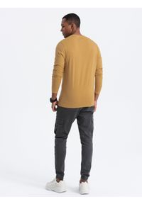 Ombre Clothing - Męski longsleeve BASIC z okrągłym dekoltem - musztardowy V10 OM-LSBL-0106 - XXL. Kolor: żółty. Materiał: bawełna, materiał. Długość rękawa: długi rękaw. Wzór: gładki, jednolity. Styl: klasyczny #8