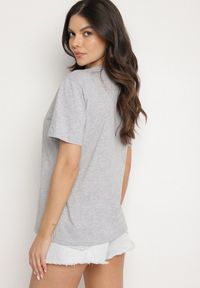 Born2be - Jasnoszary Bawełniany T-shirt Ozdobiony Nadrukiem Nelltaria. Okazja: na co dzień. Kolor: szary. Materiał: bawełna. Wzór: aplikacja, nadruk. Sezon: lato, wiosna. Styl: elegancki, casual #6
