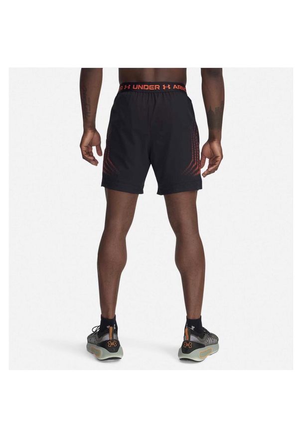 Under Armour - Krótkie Spodnie Vanish Woven 6In Graphic Sts Under Armor Dorosłych. Kolor: czarny. Długość: krótkie. Sport: bieganie