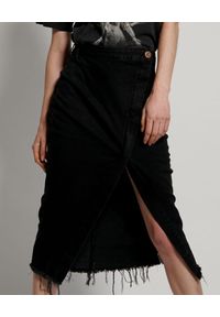 ONETEASPOON - Czarna spódnica jeansowa z rozcięciem. Okazja: do pracy. Kolor: czarny. Materiał: jeans. Wzór: aplikacja. Styl: rockowy, elegancki #2