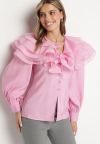 Born2be - Różowa Elegancka Koszula Ozdobiona Falbanami i Guzikami Leristta. Okazja: na co dzień. Kolor: różowy. Materiał: jeans. Wzór: aplikacja. Styl: elegancki #7