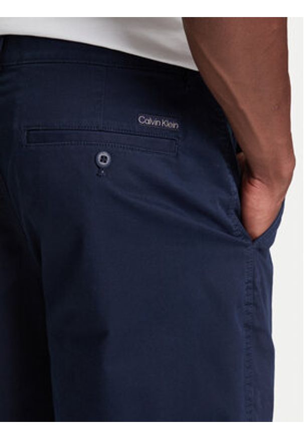Calvin Klein Jeans Szorty materiałowe LV040EM618 Granatowy Regular Fit. Kolor: niebieski. Materiał: bawełna
