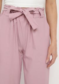 Born2be - Różowe Spodnie z Wiązanym Paskiem Paper Bag Biras. Okazja: na co dzień. Kolor: różowy. Materiał: materiał. Styl: casual #4