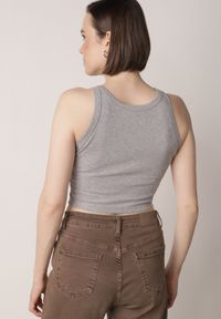 Born2be - Szary Top z Prążkowanego Materiału Zitessa. Okazja: na co dzień. Kolor: szary. Materiał: prążkowany, materiał. Długość rękawa: na ramiączkach. Styl: casual, elegancki, klasyczny #2