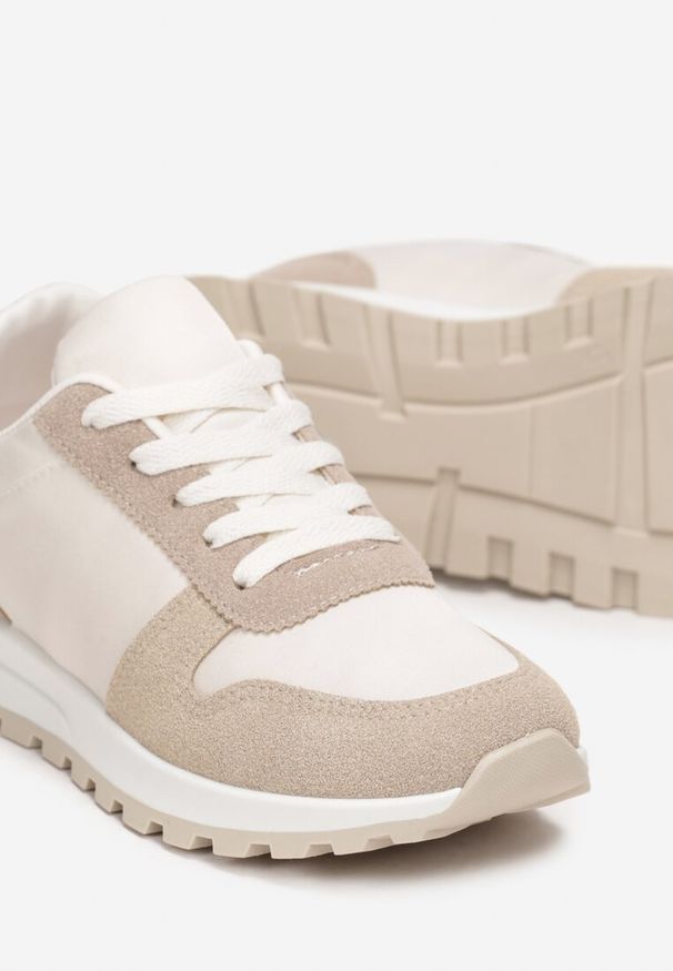 Renee - Biało-Ciemnobeżowe Sznurowane Sneakersy na Płaskiej Podeszwie z Wycięciami i Wstawkami Zaylynn. Okazja: na co dzień. Wysokość cholewki: przed kostkę. Kolor: beżowy. Materiał: materiał, skóra. Szerokość cholewki: normalna. Obcas: na płaskiej podeszwie